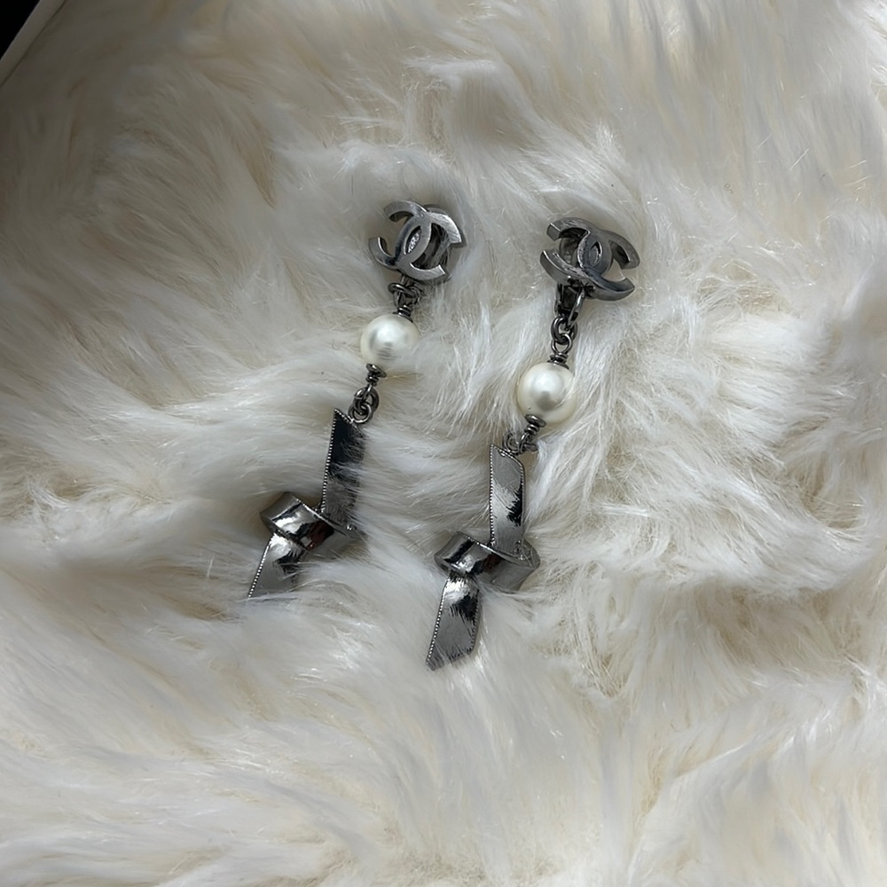 beautiful chanel clip on earrings